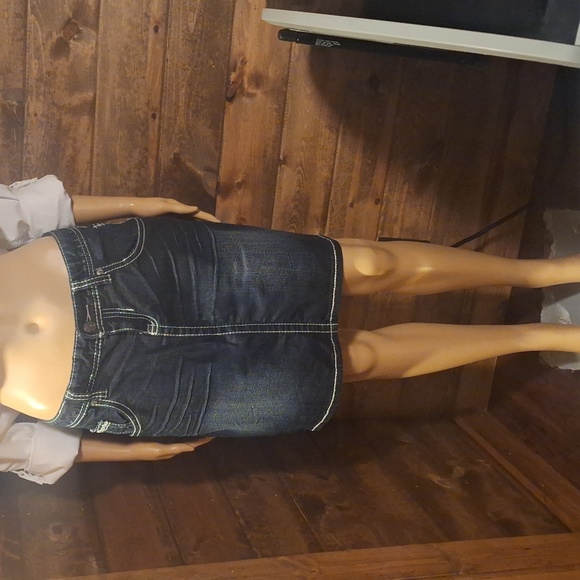 Nwot Maurices denim skirt size 5/6 18"long - Picture 1 of 3